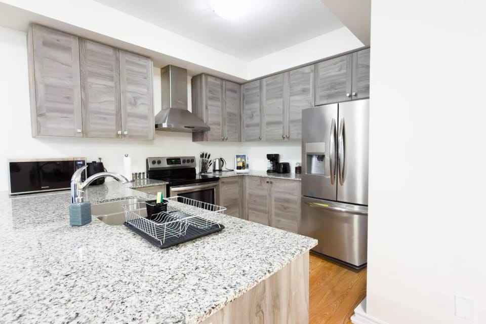 Perfect Family Escape Near Wonderland & Vaughan House in Vaughan