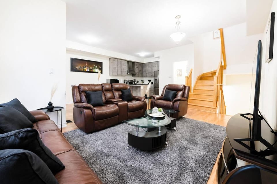 Perfect Family Escape Near Wonderland & Vaughan House in Vaughan