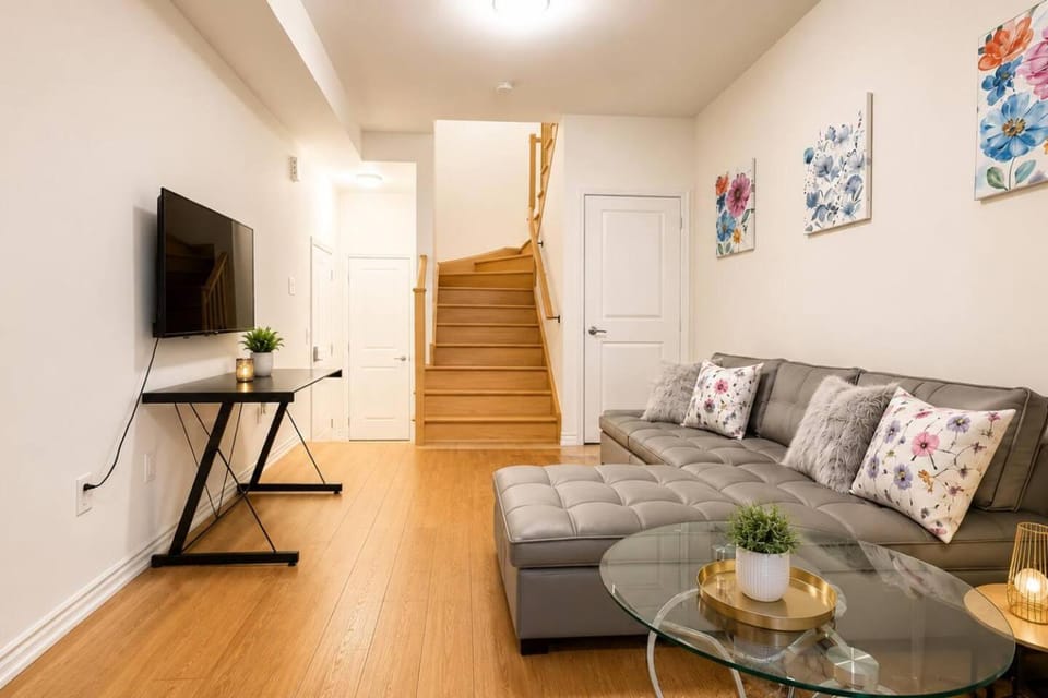 Perfect Family Escape Near Wonderland & Vaughan House in Vaughan