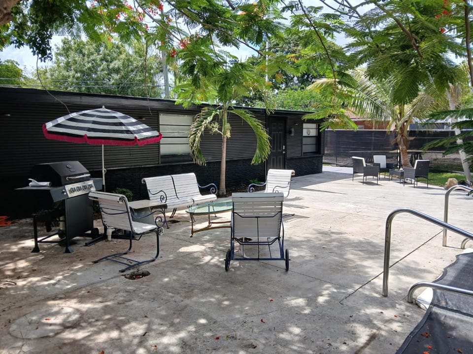 Property building, Patio, Day, sunbed