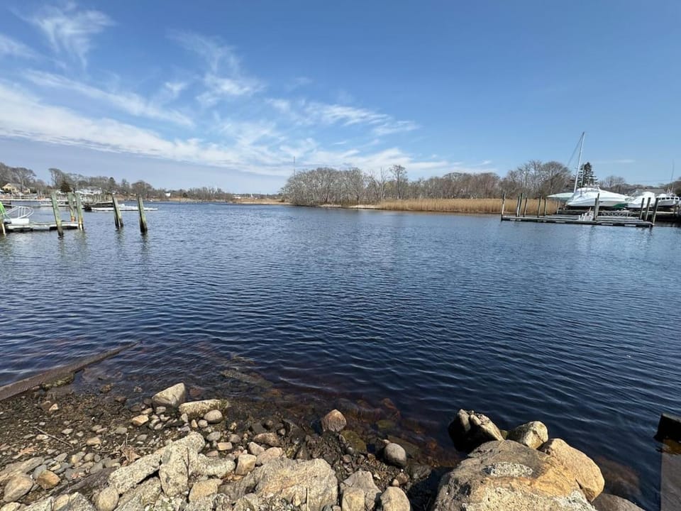Peaceful Beach Retreat Casino Stay Alternative House in Pawcatuck