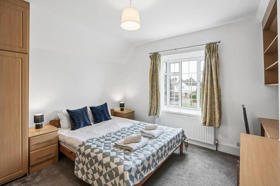Bed, Other, Photo of the whole room, Bedroom, wardrobe