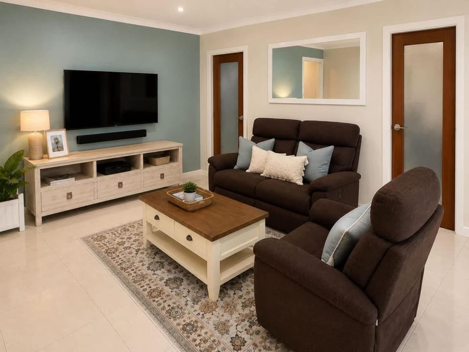 Communal lounge/ TV room, TV and multimedia, Living room, Seating area, Evening entertainment