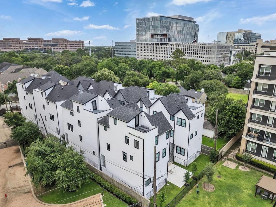 Property building, Neighbourhood, City view, Street view, Location