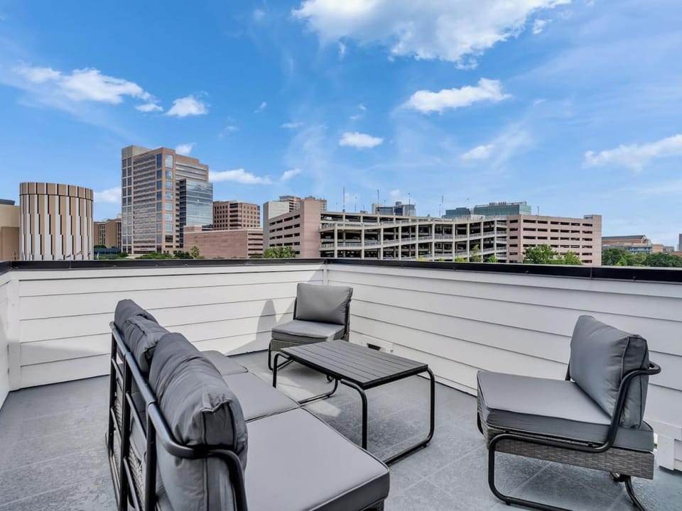 View (from property/room), Balcony/Terrace, Seating area