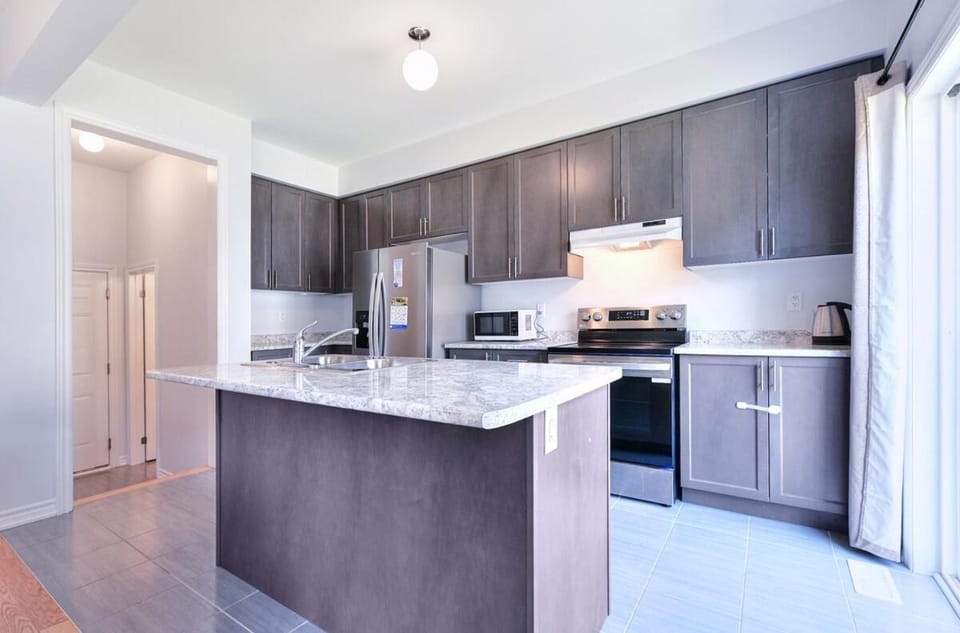 Serene 3 Bedroom Home in Pickering Near Toronto House in Pickering