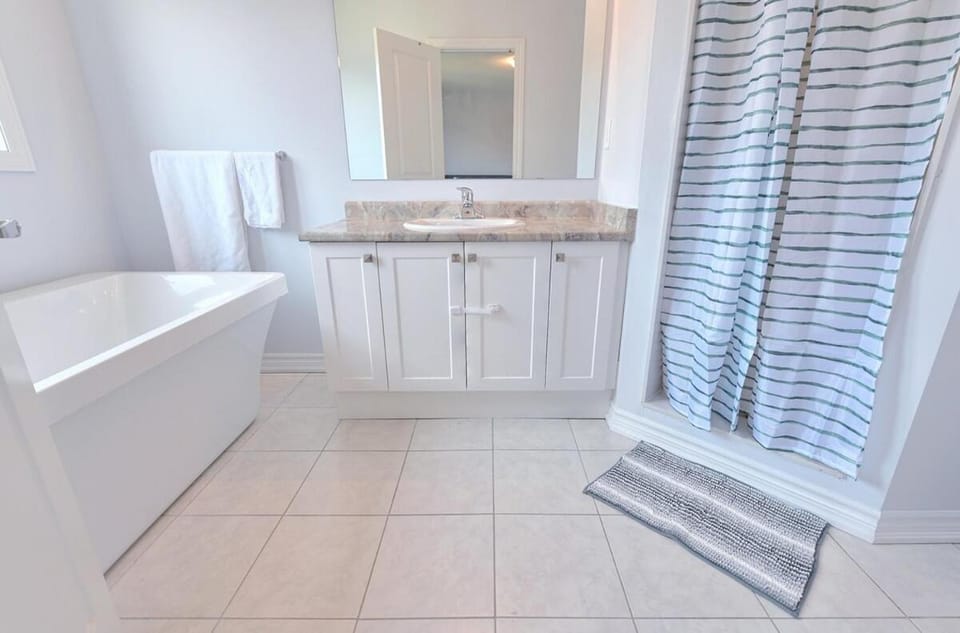 Serene 3 Bedroom Home in Pickering Near Toronto House in Pickering