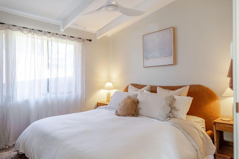 Salt & Sunday - Stylish 3-Bedroom with Indoor Cocktail Bar, Walk to the Beach! House in Mollymook