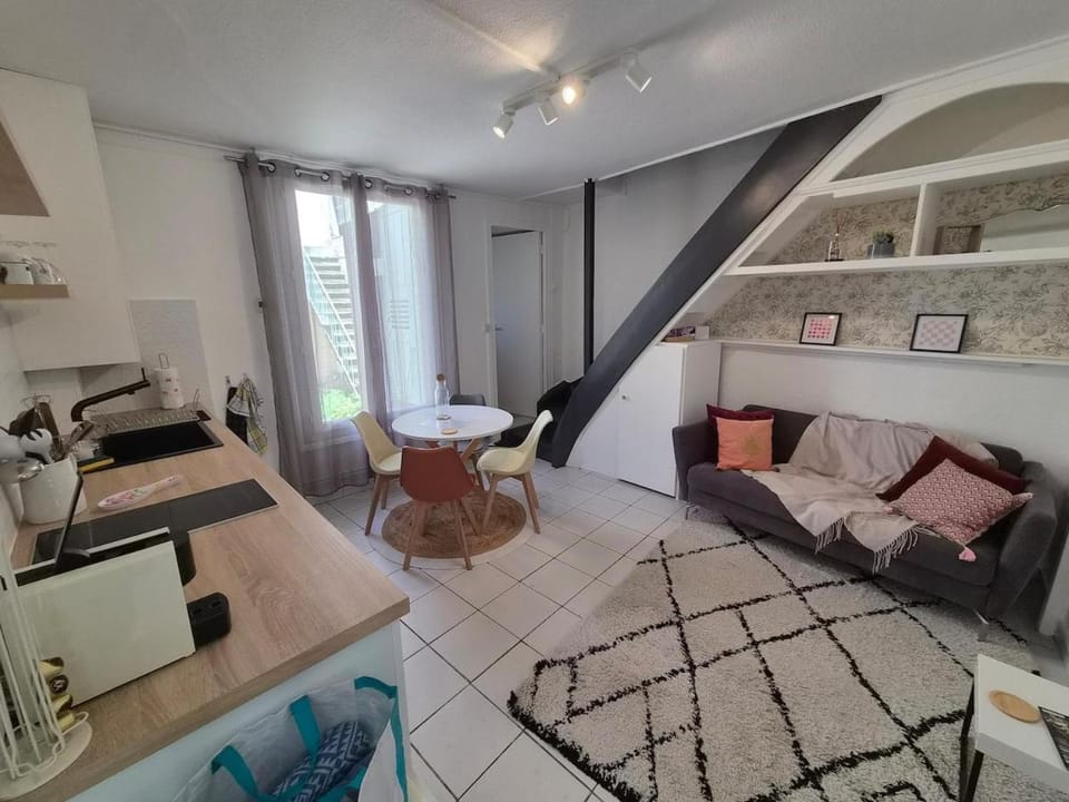 Kitchen or kitchenette, Living room