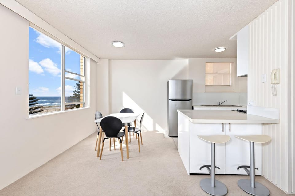 Tasman Towers - Unit 6 - Ocean Views Apartment in The Entrance
