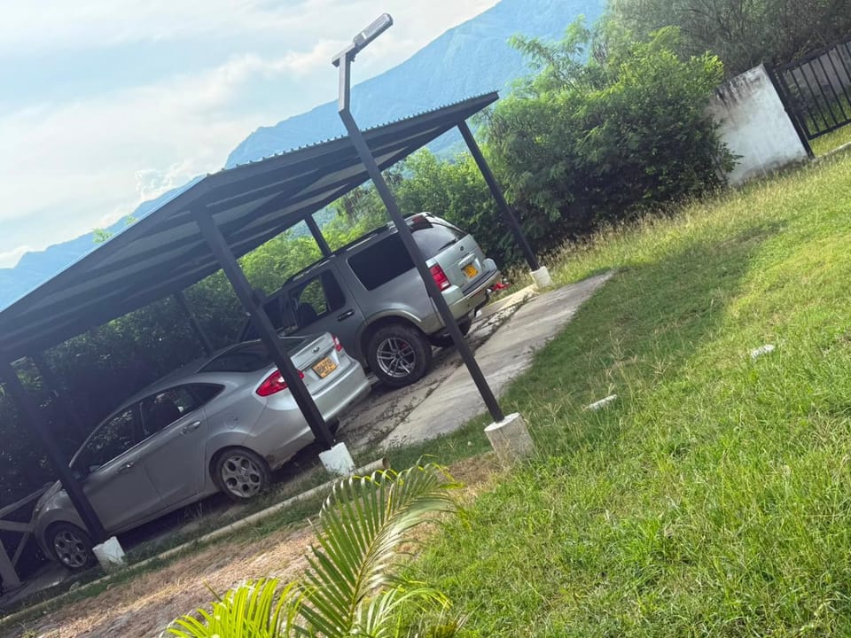 Campestre Relax Rivera Esmeralda Montreal Bed and Breakfast in Girardot