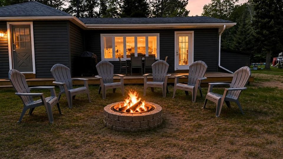 Property building, Patio, Day, BBQ facilities, Garden, Garden view