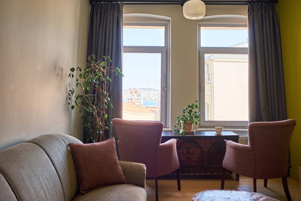 View (from property/room), Living room, Seating area, City view, Landmark view, Sea view