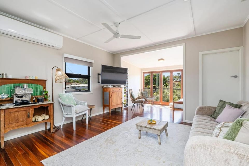 Beach & Barn Retreat House in Hervey Bay