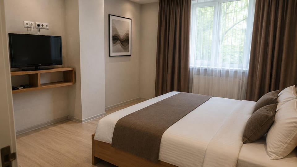Bed, TV and multimedia, Bedroom