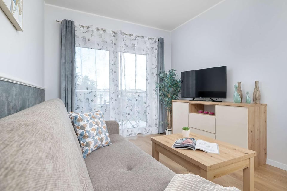 TV and multimedia, Living room, Photo of the whole room, Seating area, Evening entertainment