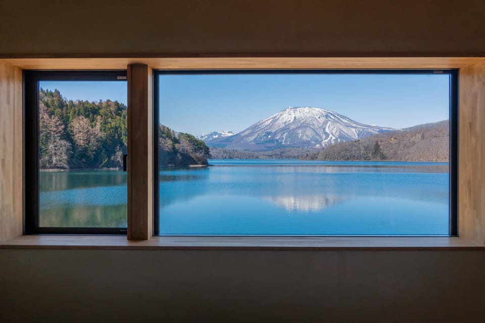 Natural landscape, Bedroom, Lake view, Mountain view