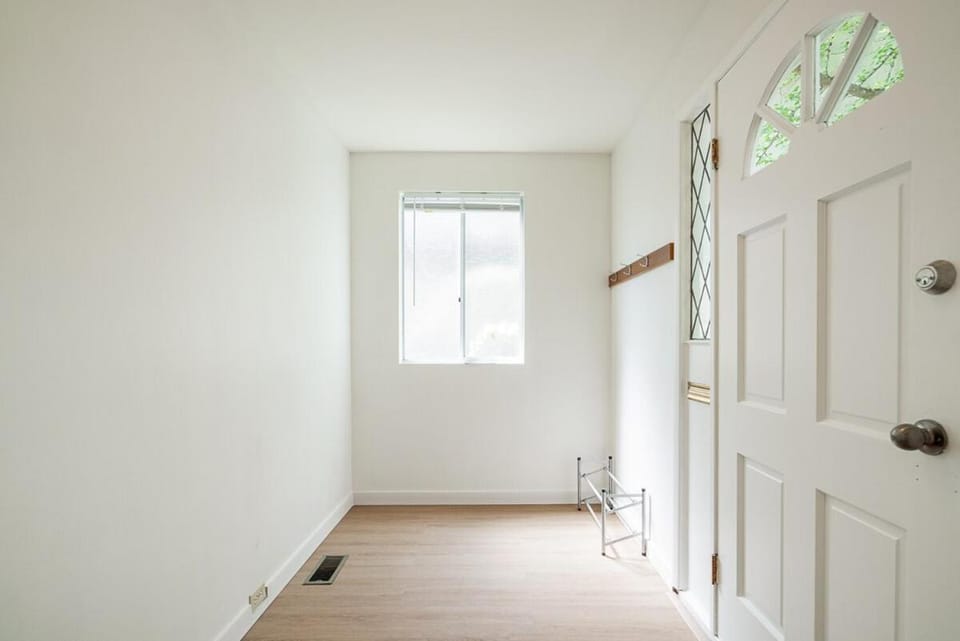 Roomy 3BR West Side Family Near UBC and Parks House in Vancouver