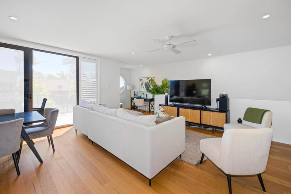 TV and multimedia, Living room, Dining area