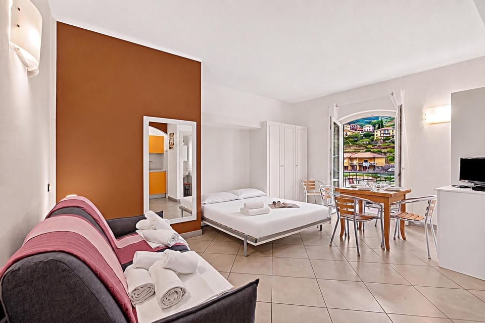 Bed, Living room