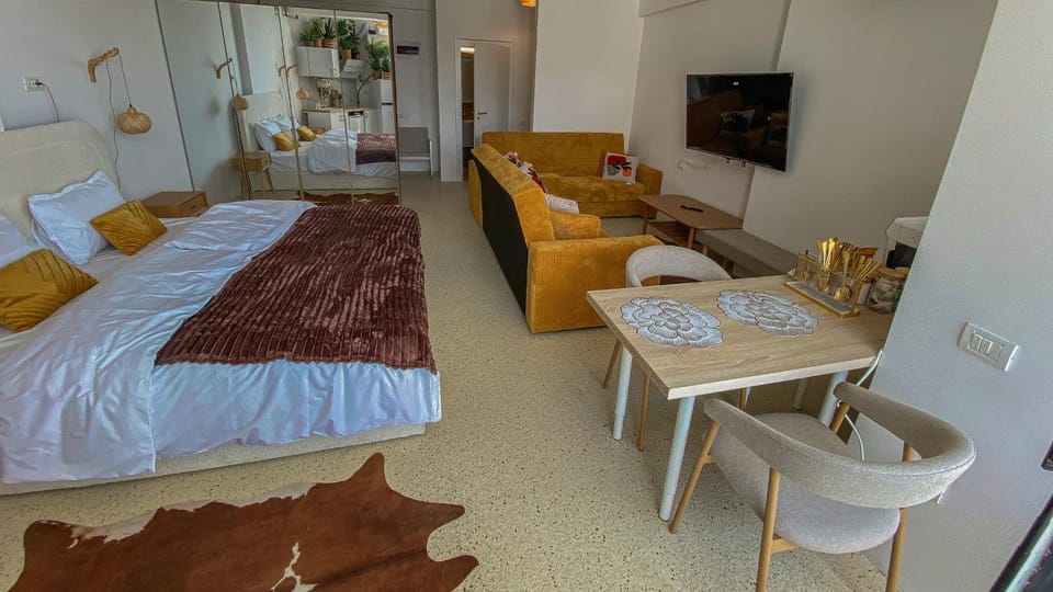 Bed, TV and multimedia, Living room, Dining area, Bedroom, wardrobe