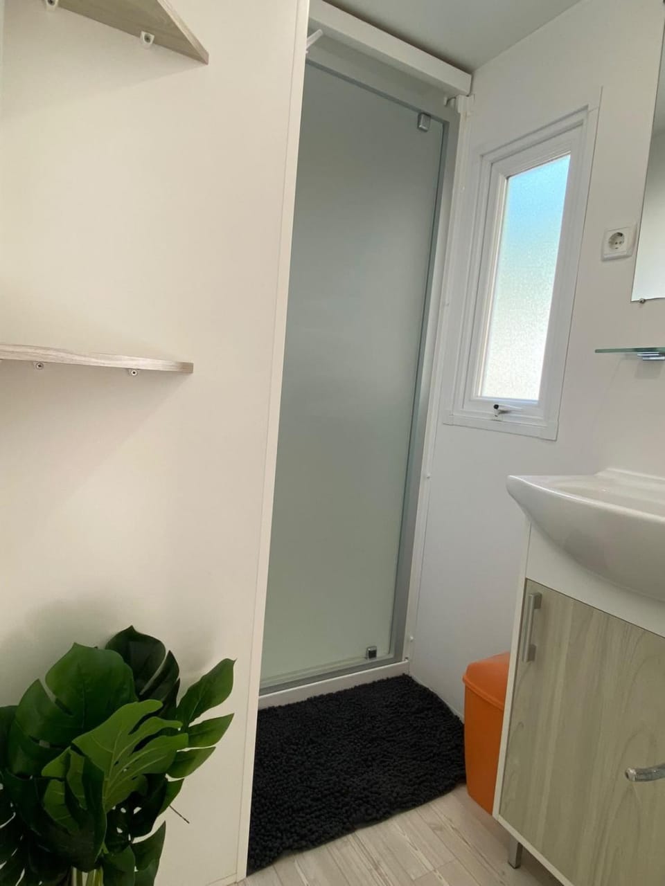 Mobil-home 6 pers 2 ch proche des plages House in Canet-en-Roussillon