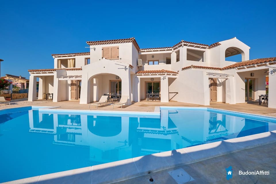 Property building, Pool view, Swimming pool, sunbed