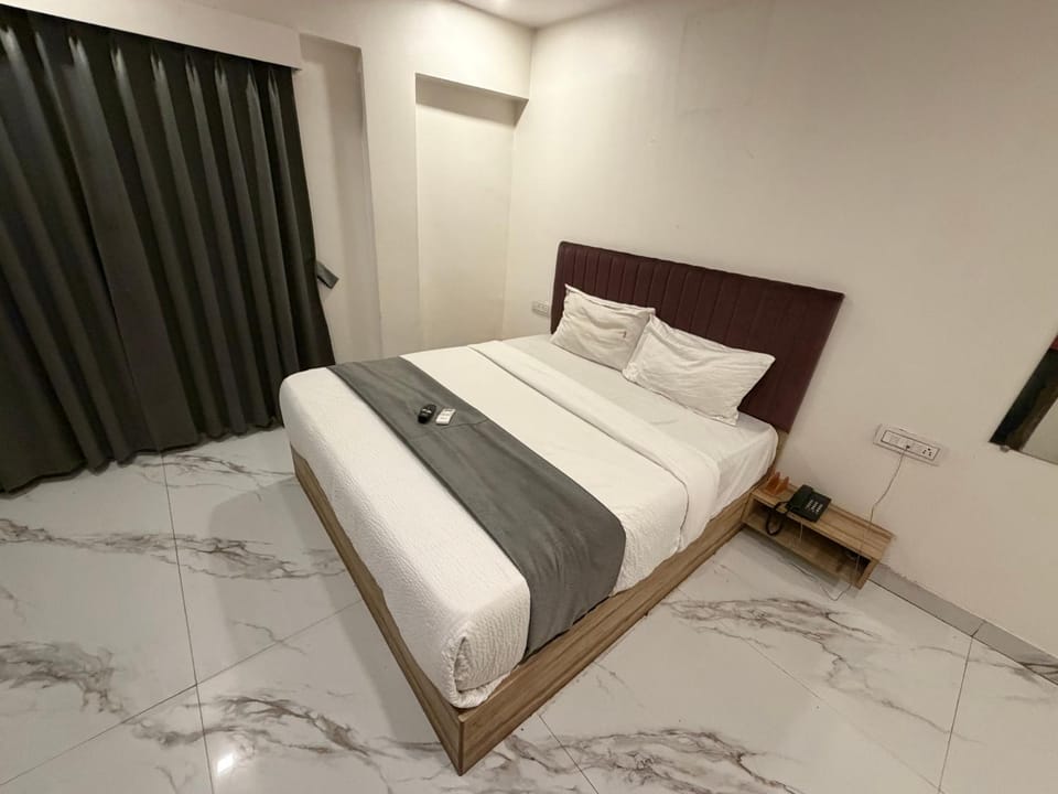 Shree NIdhi Suites Hotel in Maharashtra