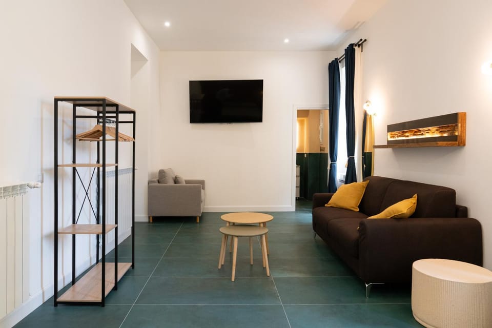 Bed, TV and multimedia, Photo of the whole room, Bedroom, furniture