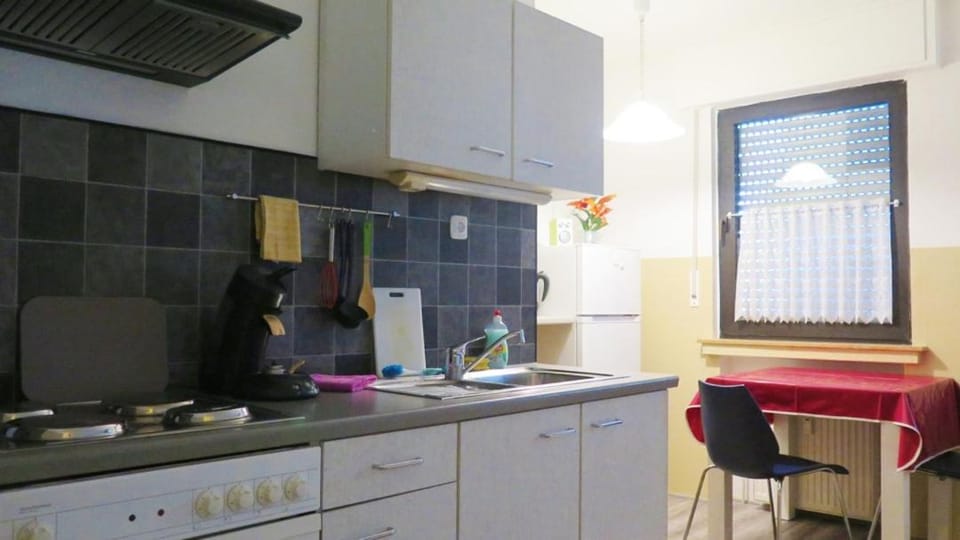 Kitchen or kitchenette, Dining area, stove