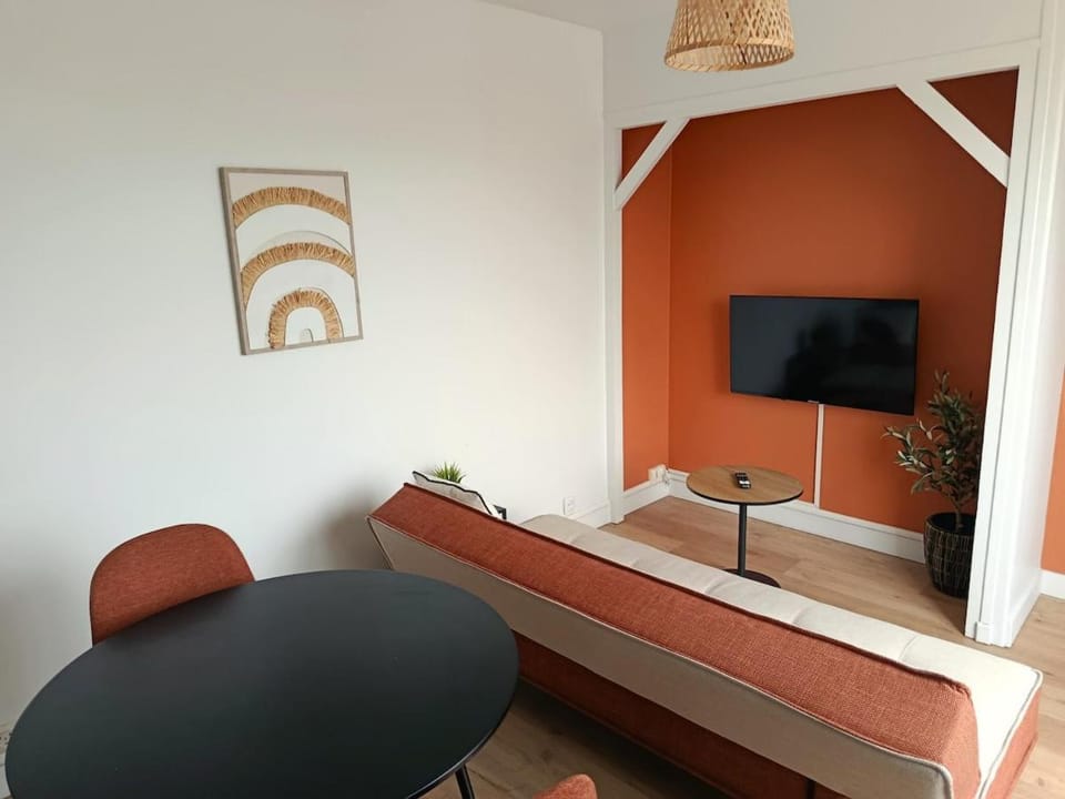 TV and multimedia, Living room, Seating area