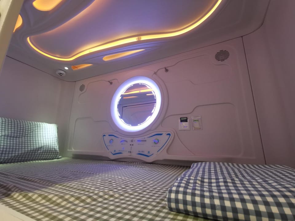 橙舍太空艙 TW Capsule Hostel Capsule hotel in Taipei City