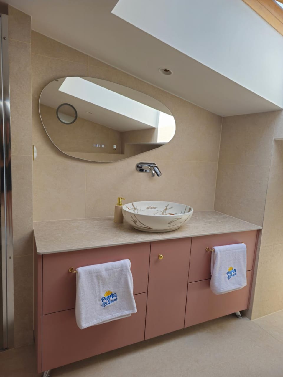 Bathroom, towels