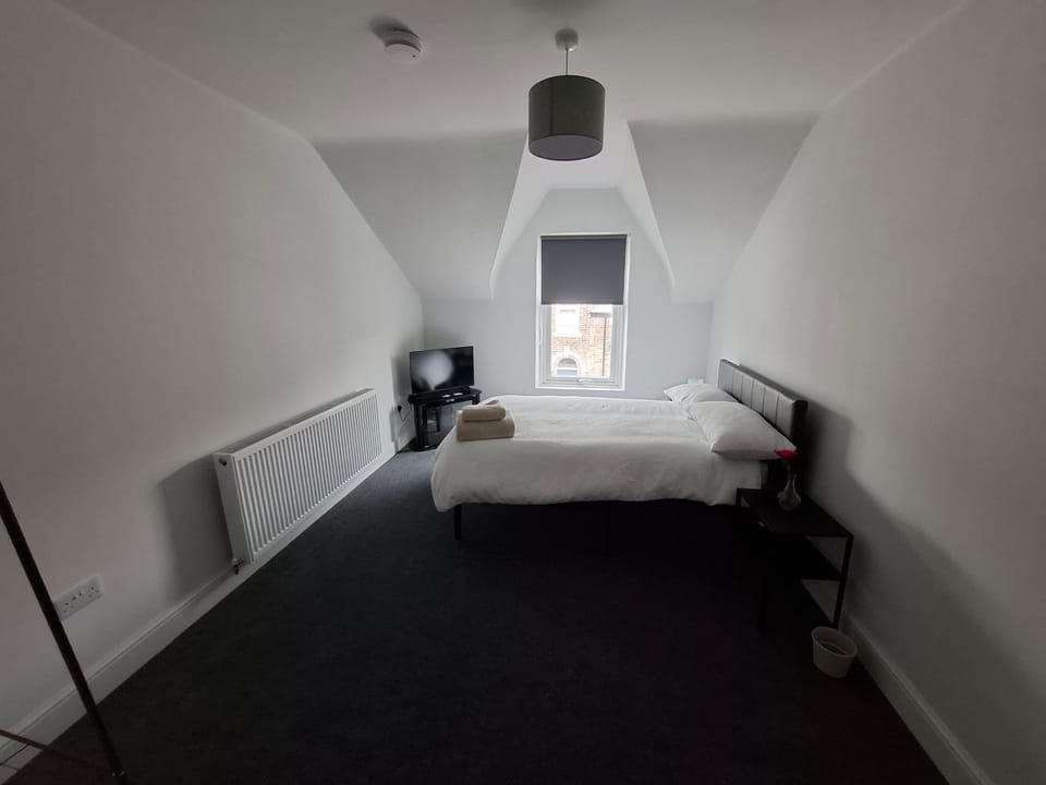 Bed, TV and multimedia, Photo of the whole room, Bedroom, heating