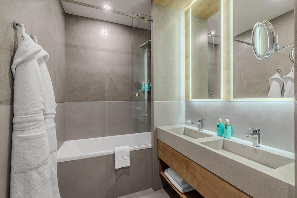 Shower, Bathroom, Bath, towels