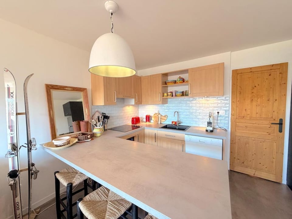 Unique et central ! T3 spacieux, vintage, rénové Apartment in Huez