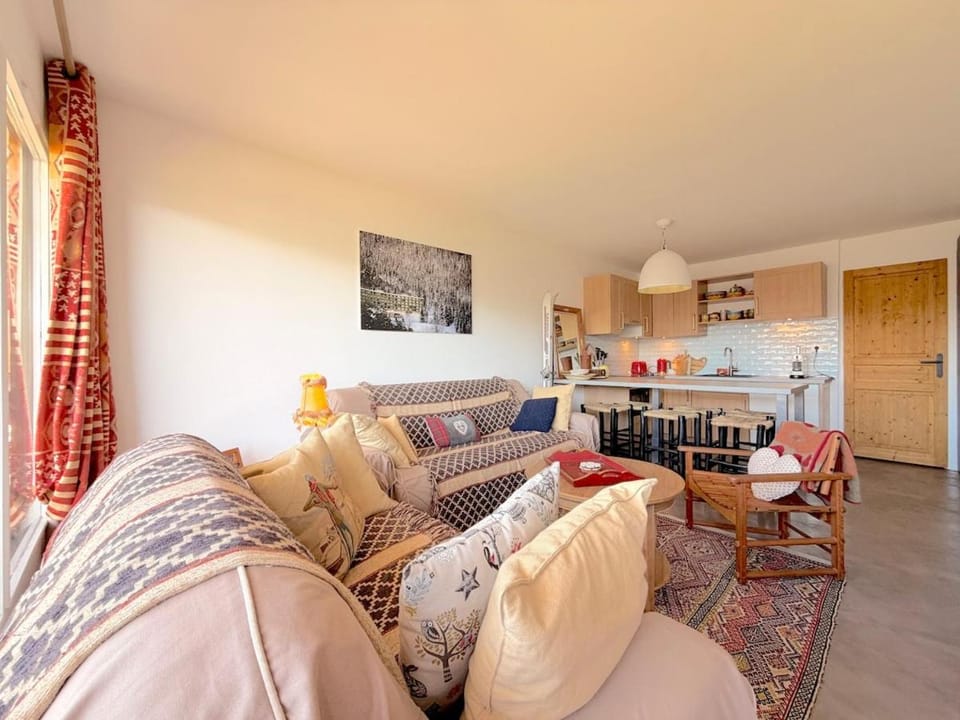 Unique et central ! T3 spacieux, vintage, rénové Apartment in Huez