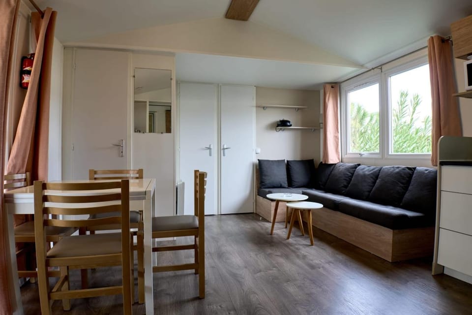 Mobil-home 3 chambres 1 SDB House in Canet-en-Roussillon