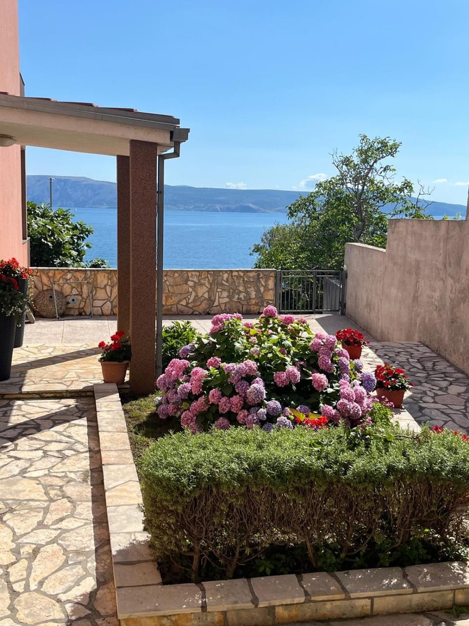 Day, Natural landscape, Garden, Balcony/Terrace, Garden view, Sea view