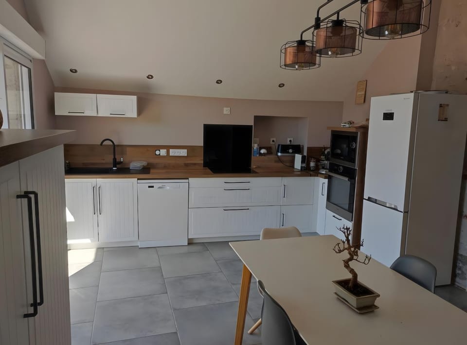 Kitchen or kitchenette, Living room