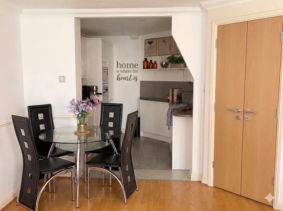 Modern 2BR with Private Balcony & River Thames Views Apartment in London Borough of Lewisham