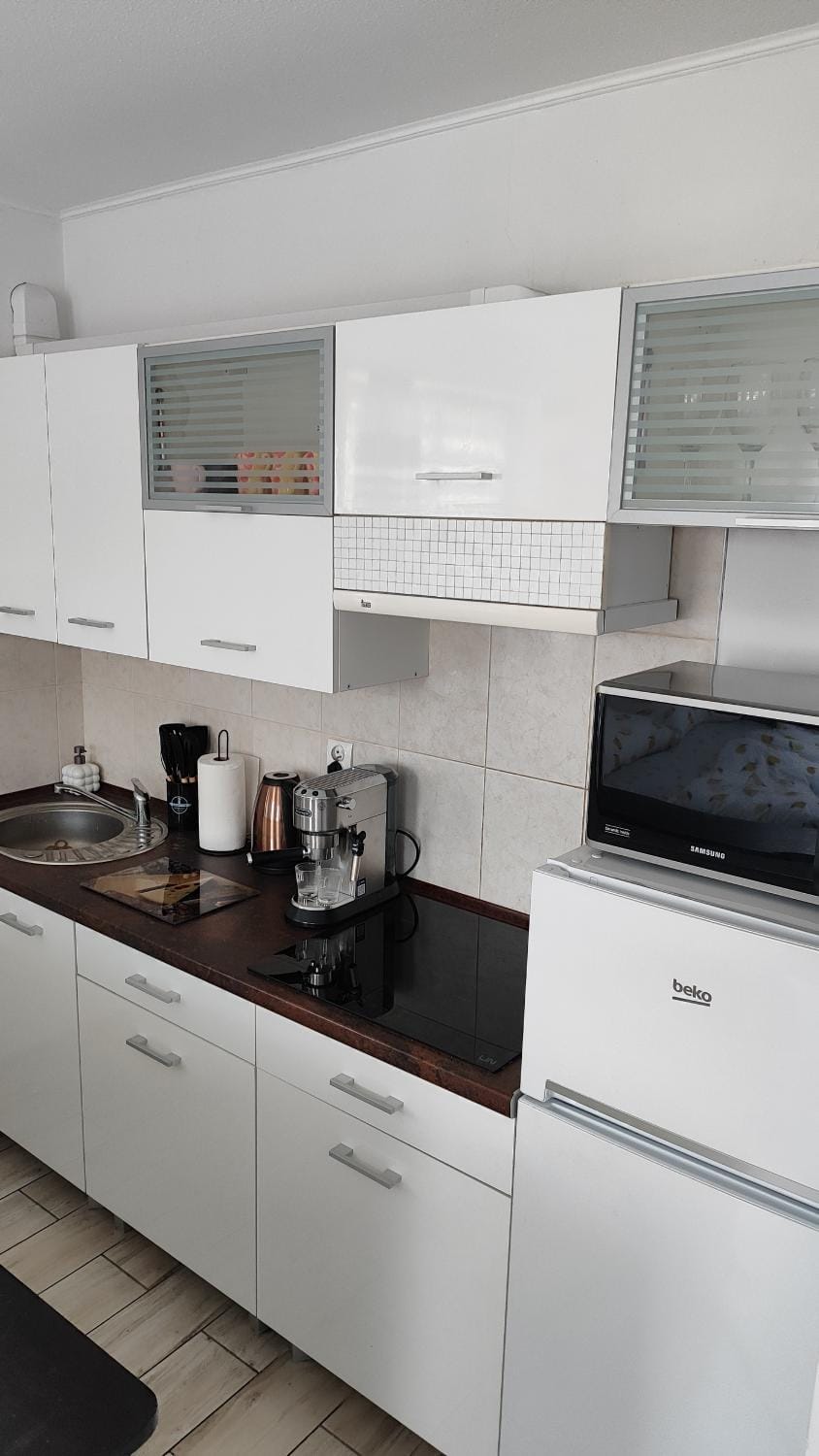 Coffee/tea facilities, Kitchen or kitchenette, pet friendly, stove