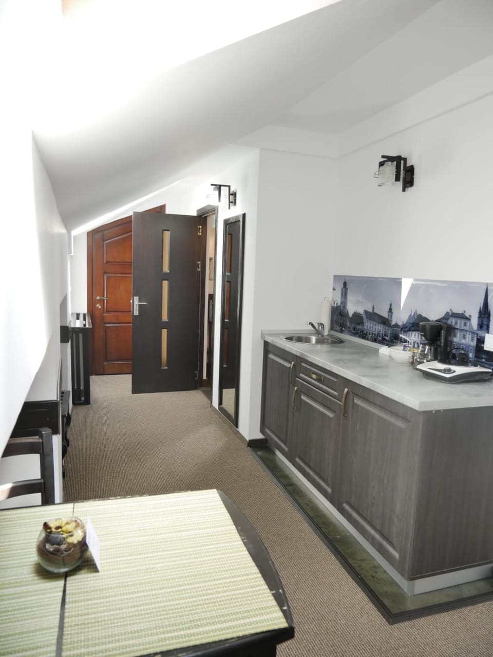 Coffee/tea facilities, Dining area