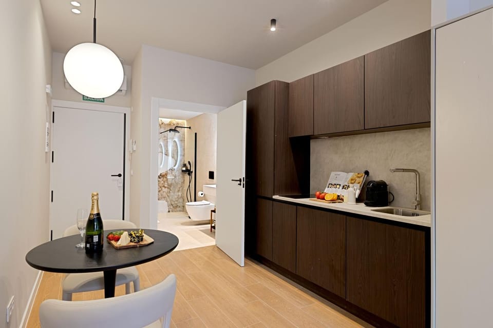 Kitchen or kitchenette, Seating area, Dining area