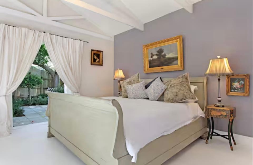 Constantia French Cottage House in Cape Town