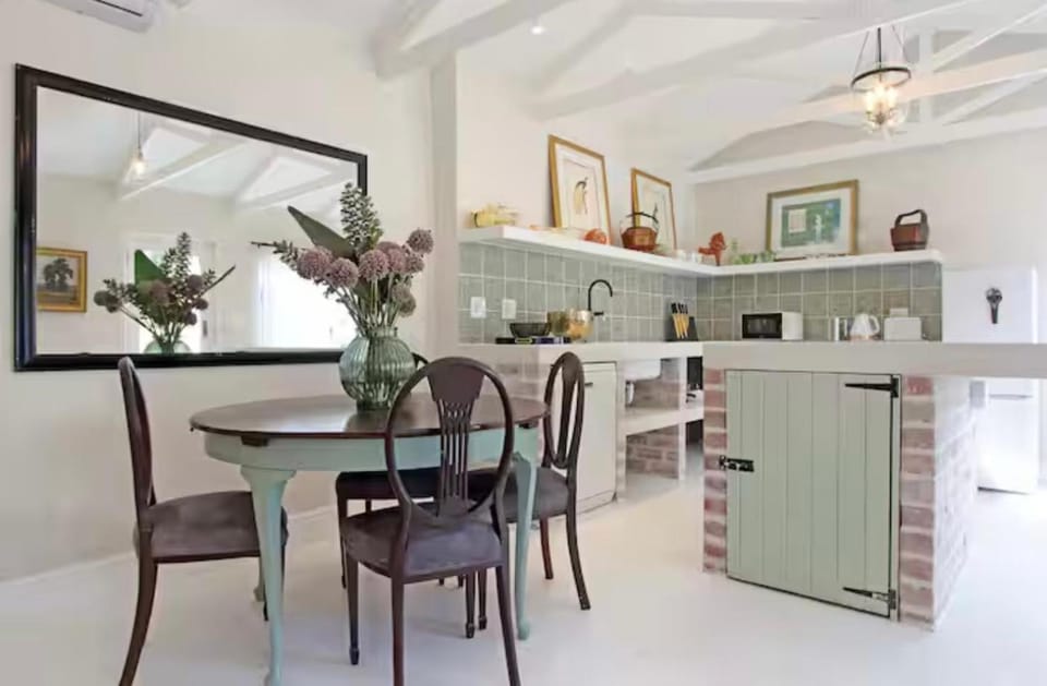 Constantia French Cottage House in Cape Town