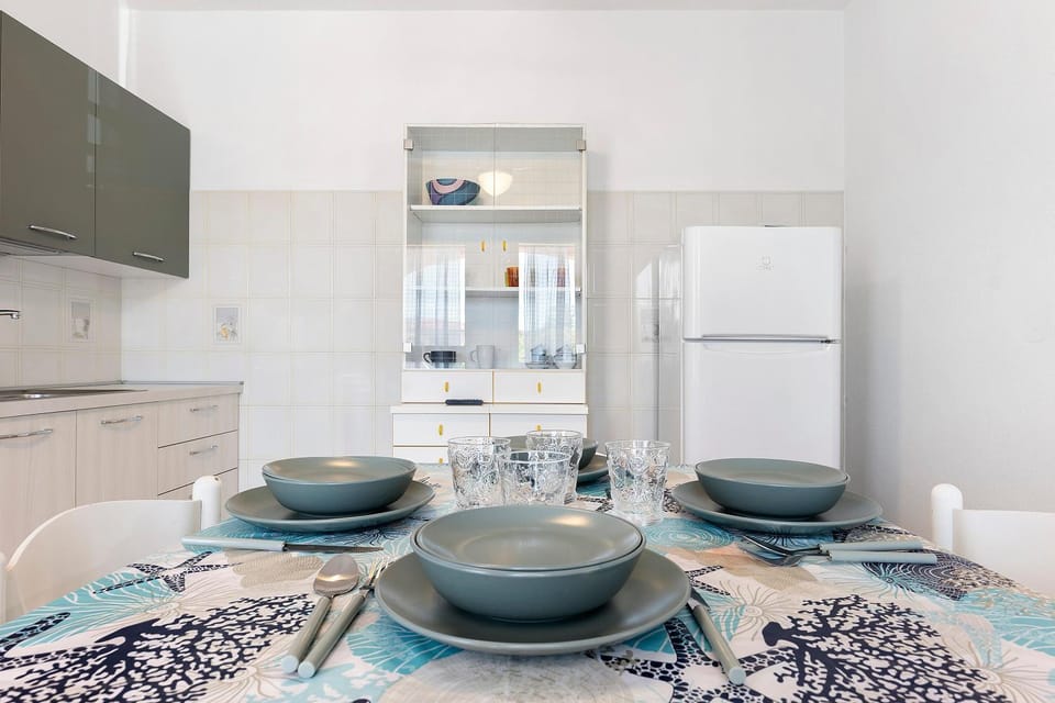 Property building, Kitchen or kitchenette, Living room