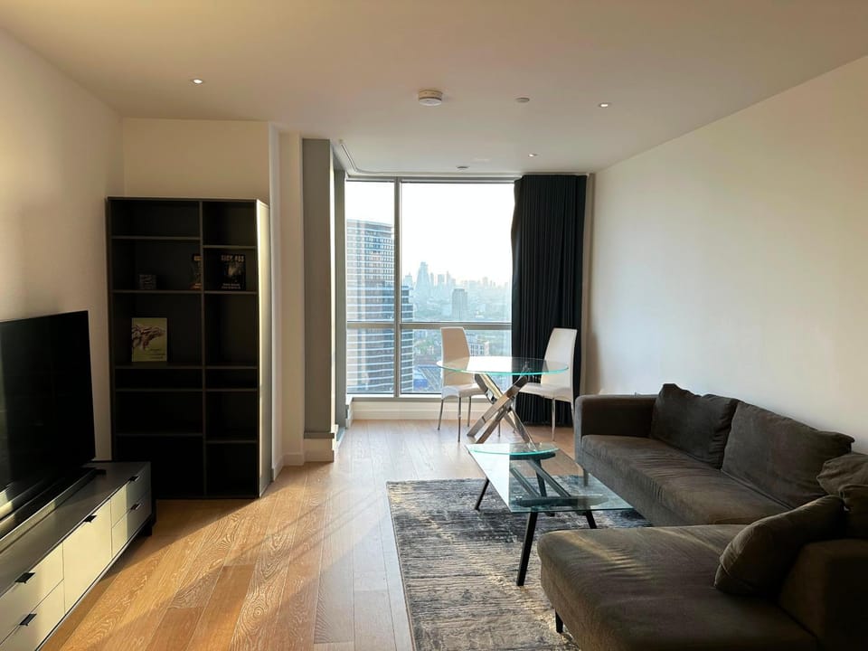 Superb High-Floor Apartment with Stunning City Views Apartment in London