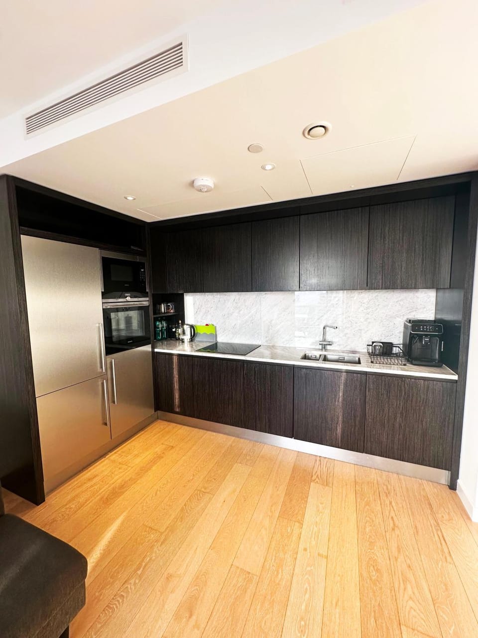Superb High-Floor Apartment with Stunning City Views Apartment in London