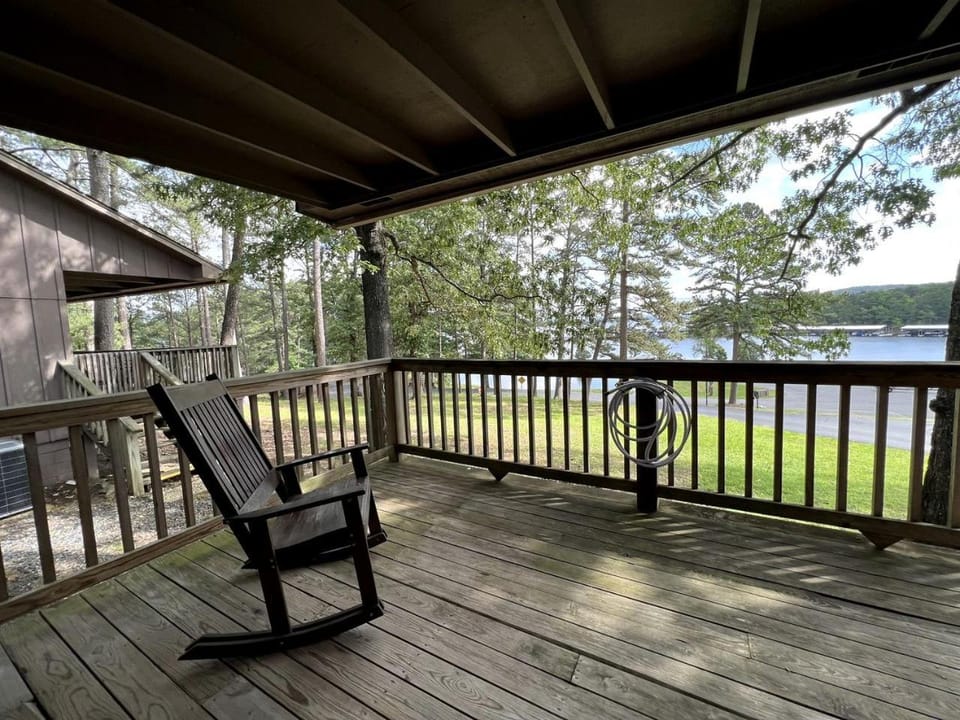 Arkansas Rest and Relaxation In Nature in this Lake Ouachita Rental House in Lake Ouachita